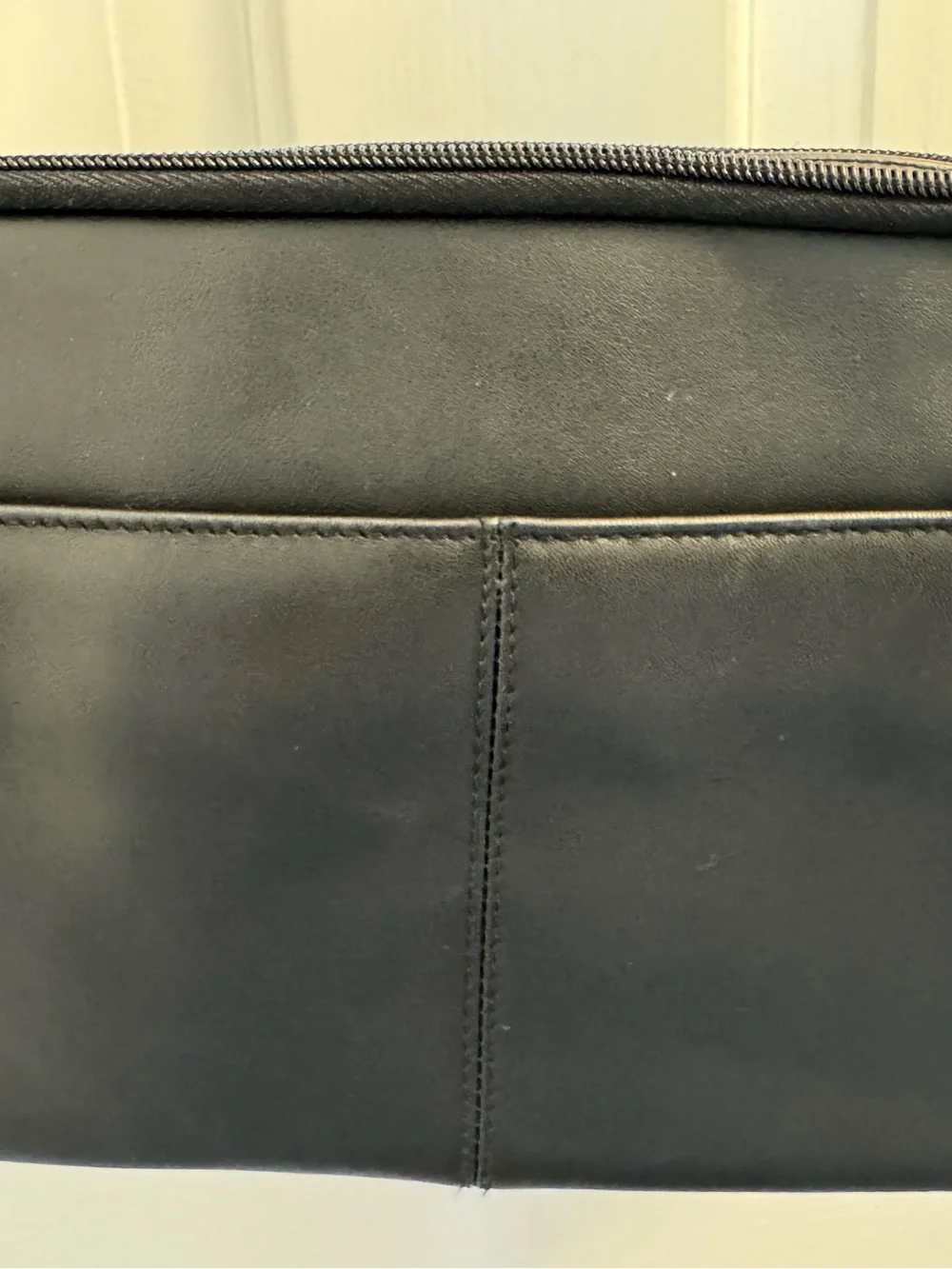 NEW Genuine Leather Crossbody Shoulder Bag - New w/Out tags - Black
